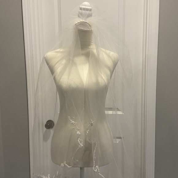 Wedding Veil - Picture 1 of 4